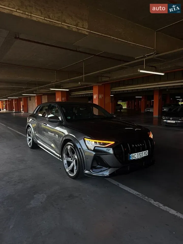 Audi E-Tron S