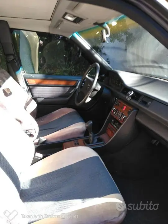 Mercedes-Benz W124 1993 photo 5