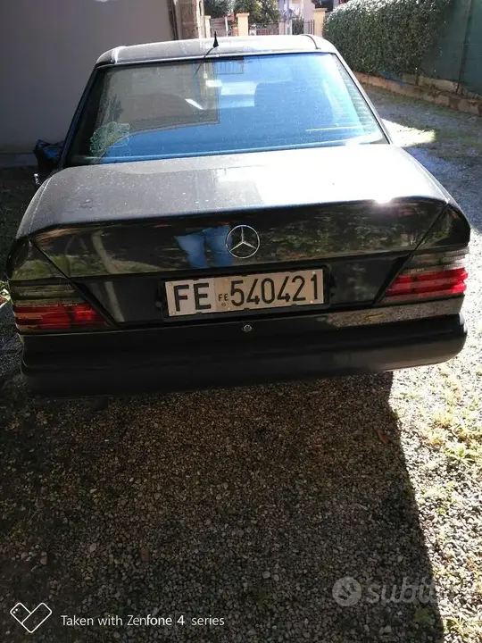 Mercedes-Benz W124 1993 photo 4