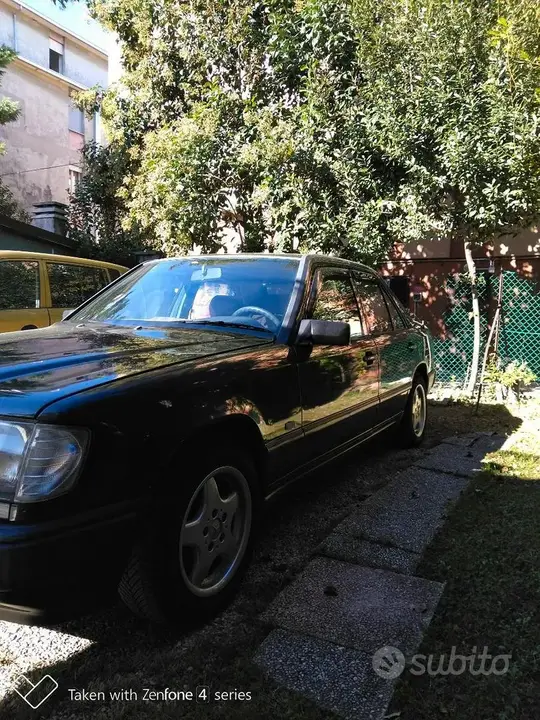 Mercedes-Benz W124 1993 photo 3