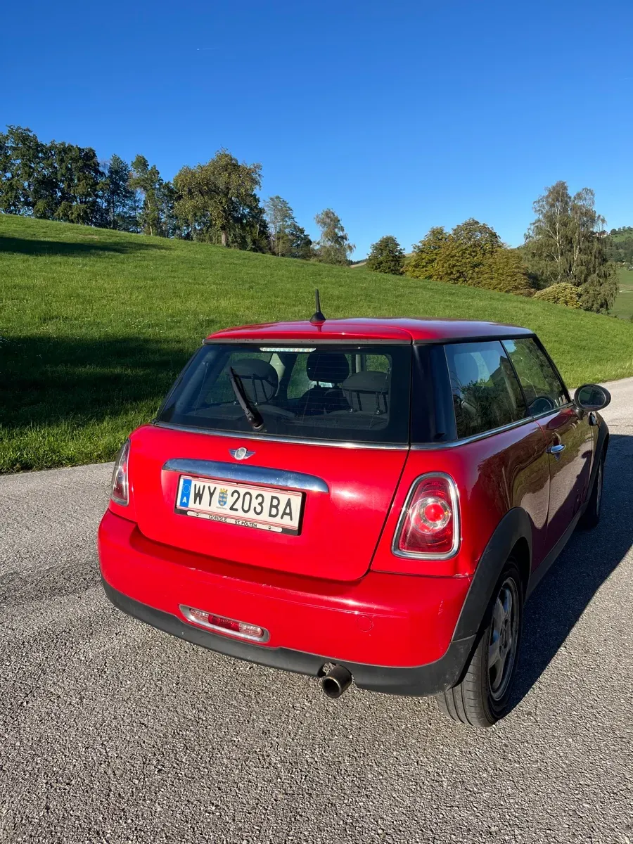 Mini Cooper 2011 photo 2