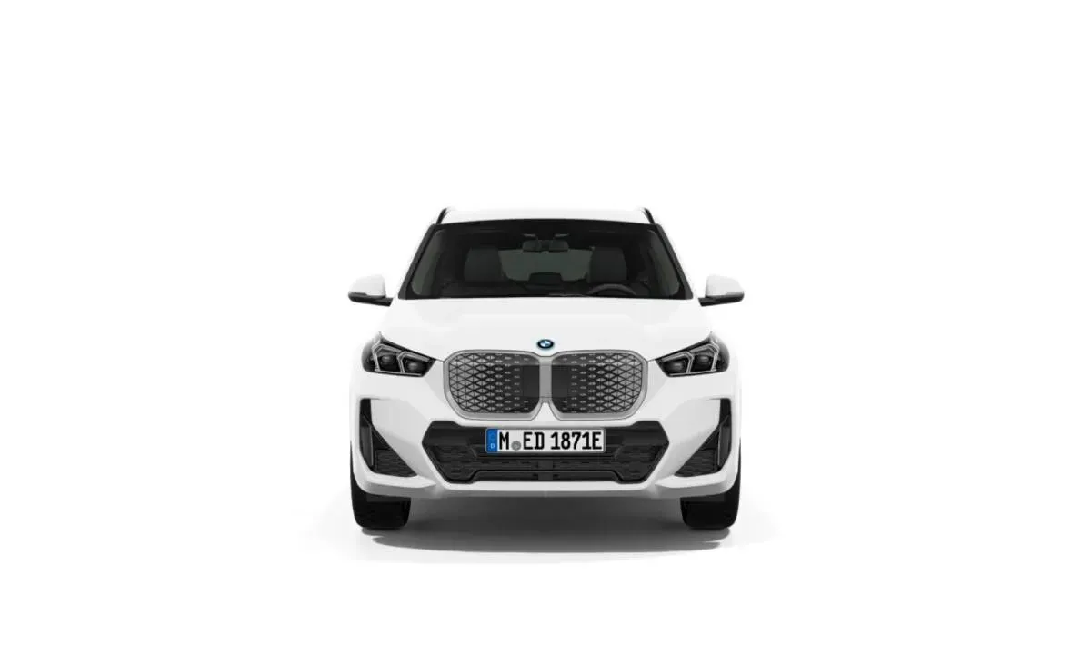 BMW Ix1 photo 2