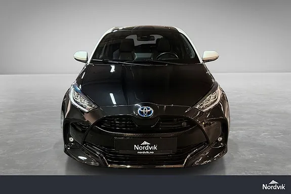 Toyota Yaris 2022 photo 2