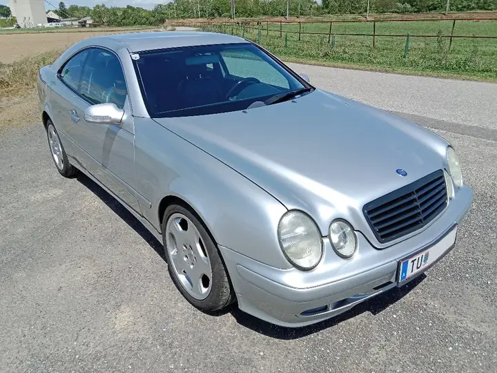 Mercedes-Benz Clk-Class 2001 photo 2