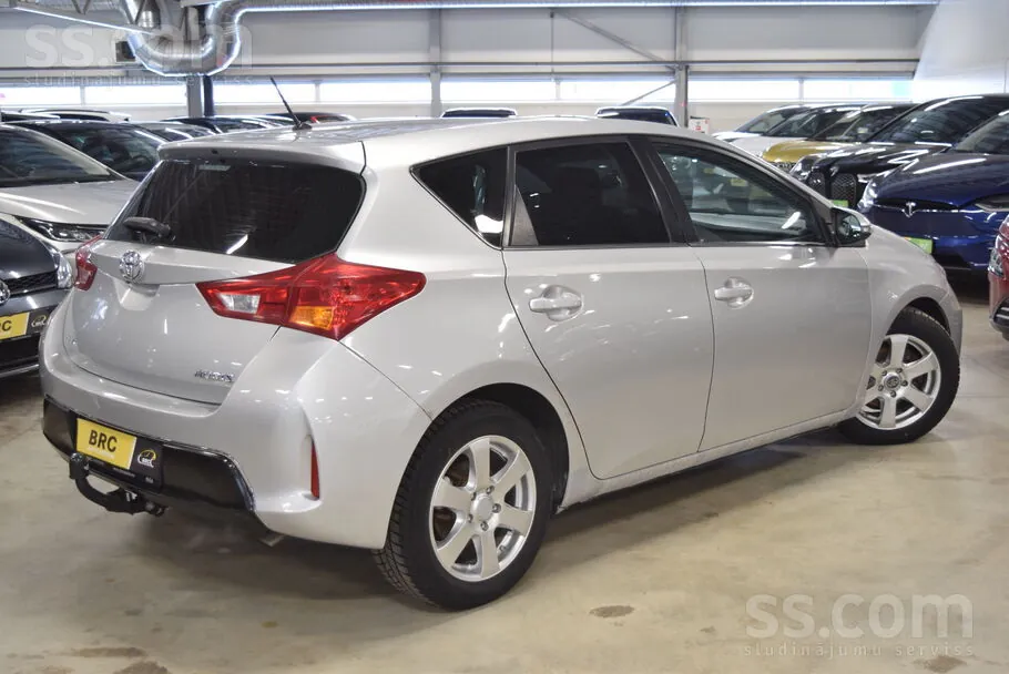 Toyota Auris 2013 photo 2