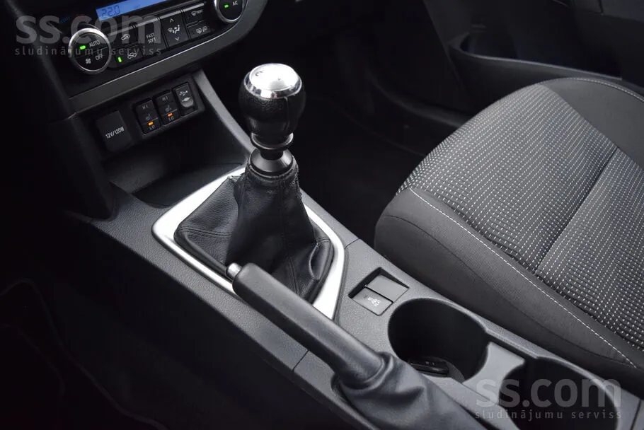 Toyota Auris 2013 photo 5