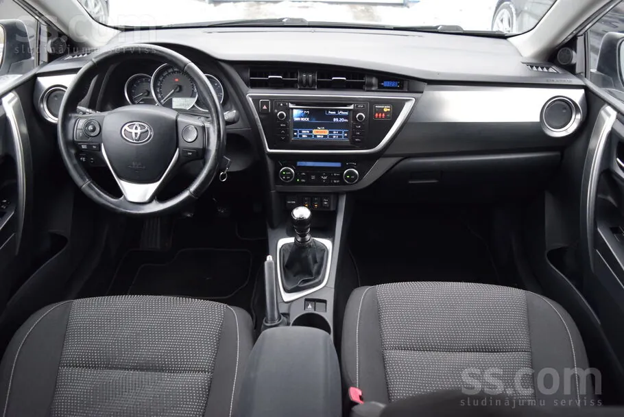 Toyota Auris 2013 photo 4
