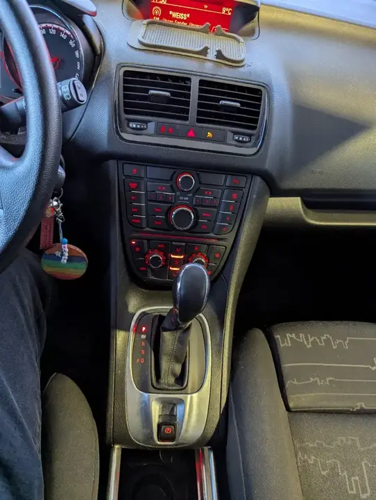 Opel Meriva 2013 photo 2