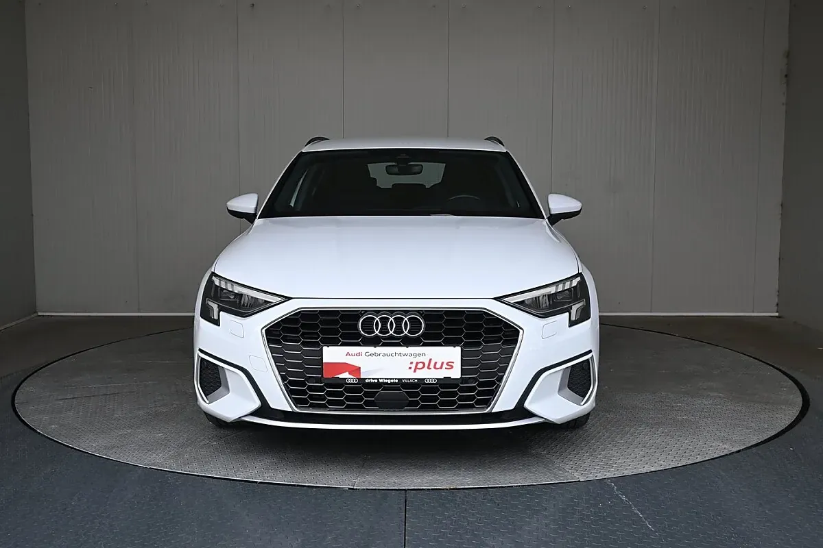 Audi A3 2024 photo 2