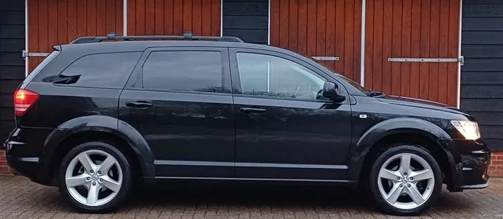 Dodge Journey 2010 photo 2