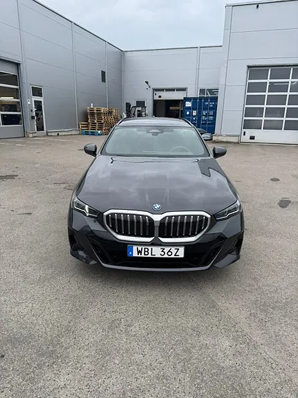 BMW 530E 2025 photo 2