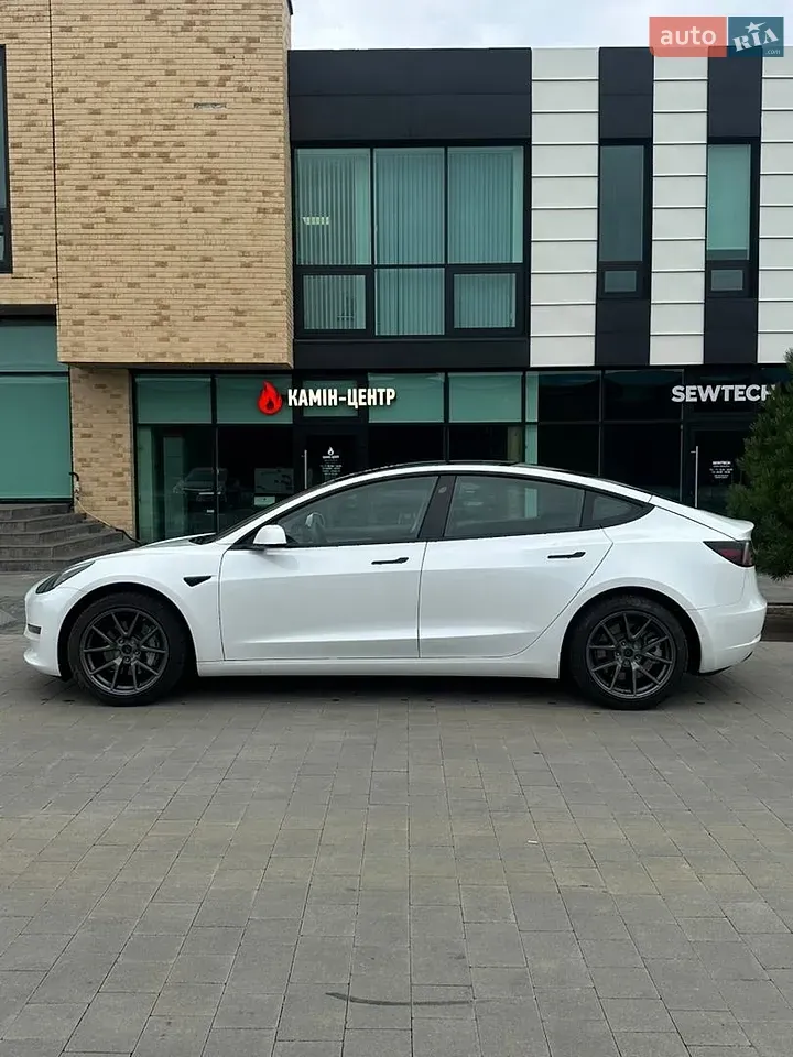 Tesla Model 3 2022 photo 3