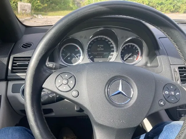 Mercedes-Benz C300 2010 photo 2