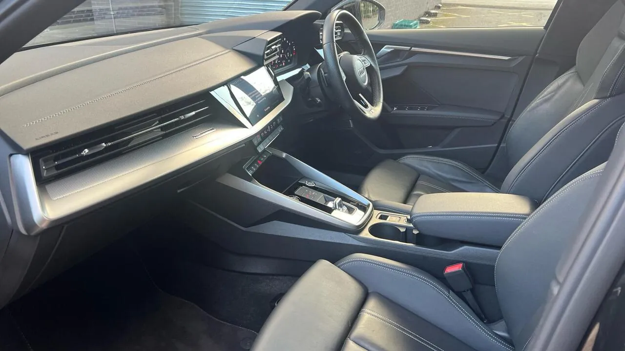 Audi A3 2024 photo 2