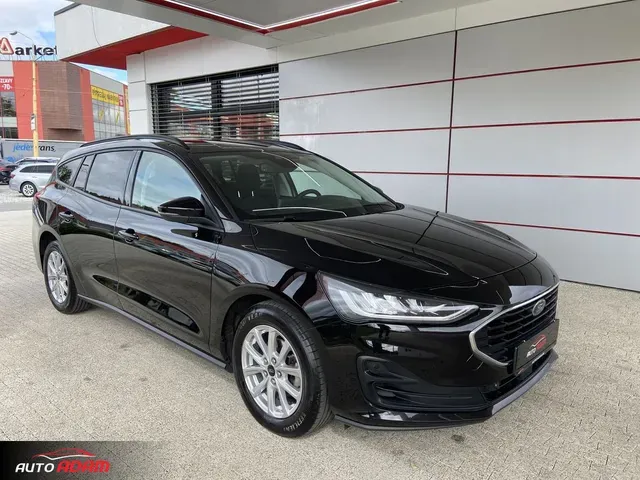 Ford Focus 2022 photo 2