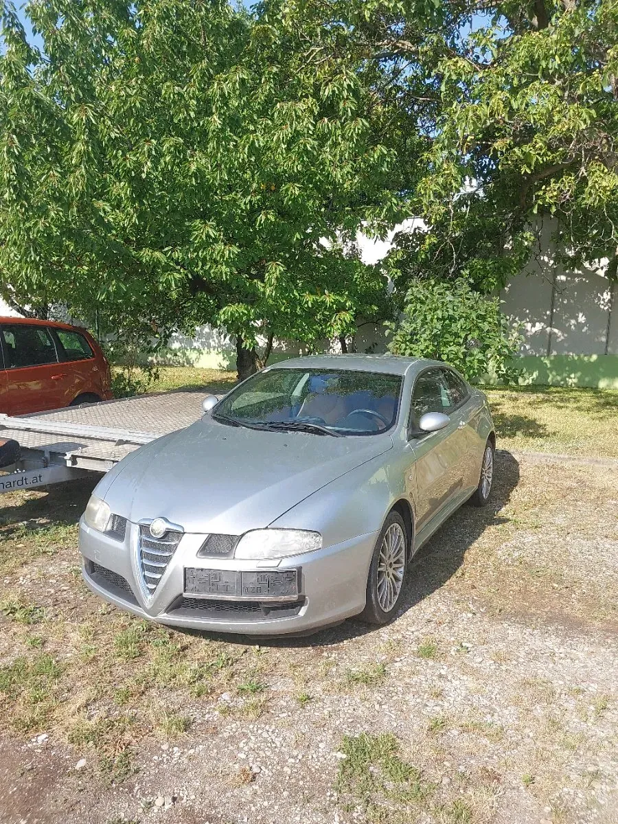 Alfa Romeo Gt 2005 photo 2