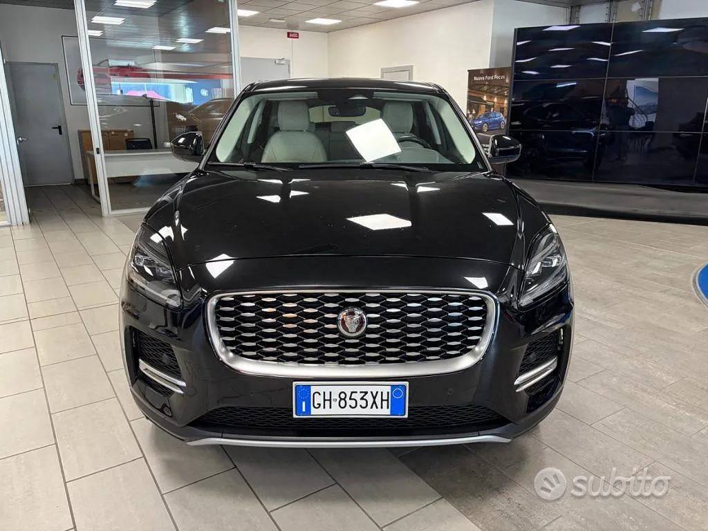 Jaguar E-Pace 2022 photo 2