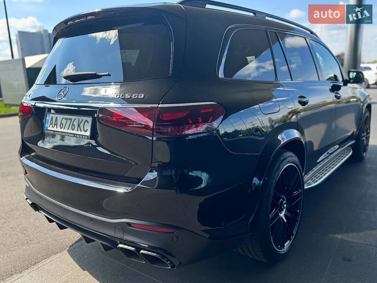 Mercedes-Benz Gls-Class 2023 photo 3