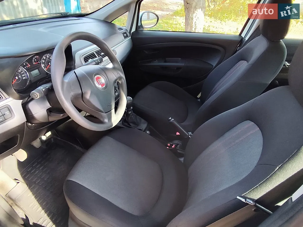 Fiat Grande Punto 2012 photo 3