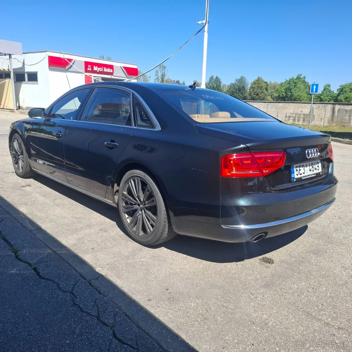 Audi A8 2011 photo 3
