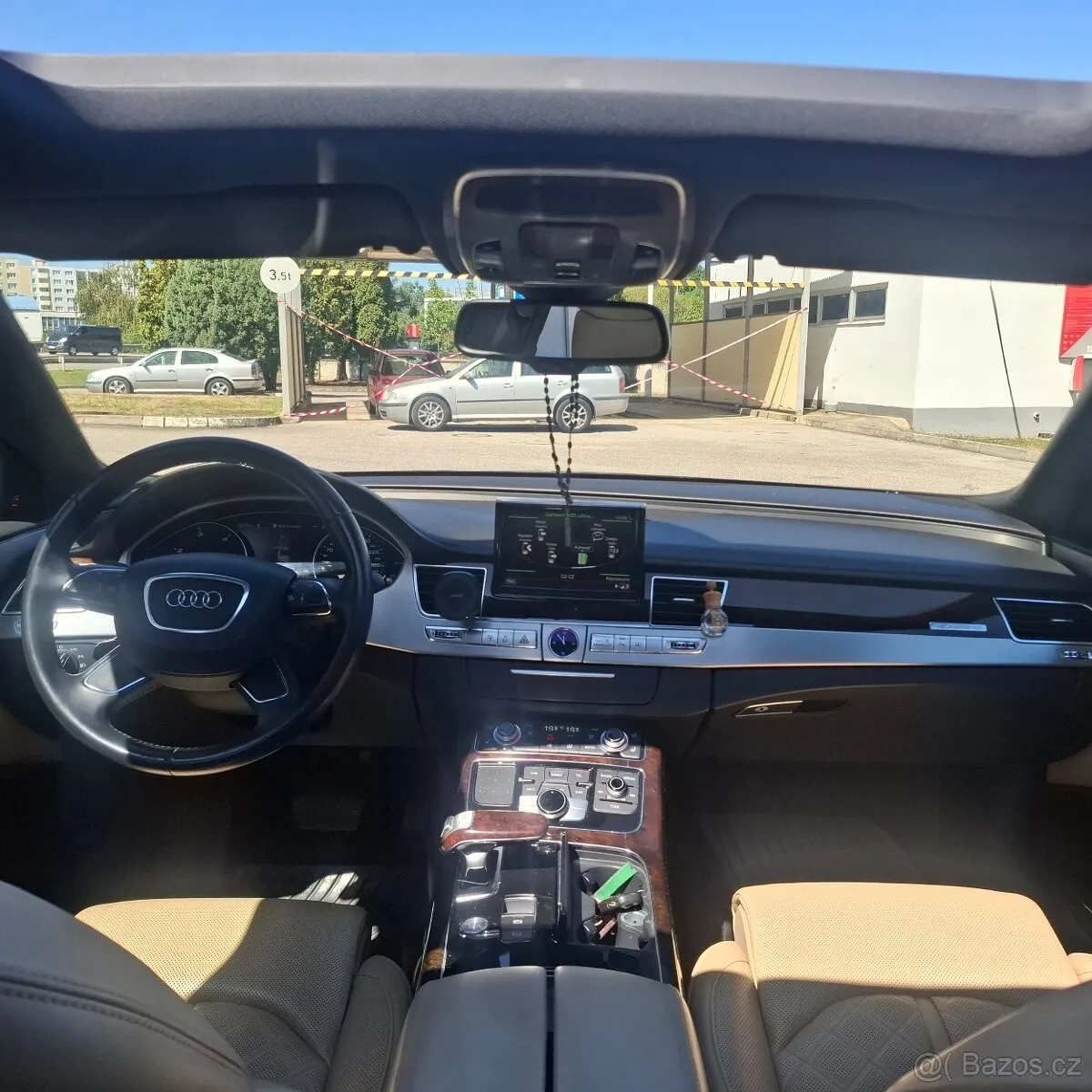 Audi A8 2011 photo 5