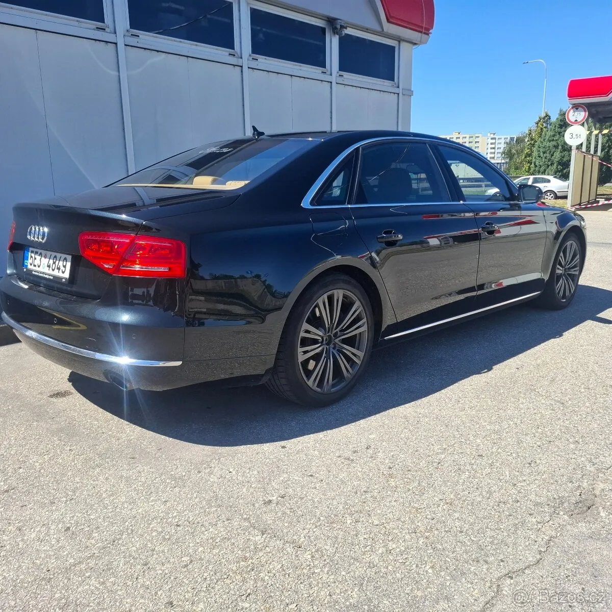 Audi A8 2011 photo 4