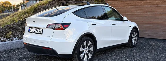 Tesla Model Y 2022 photo 2