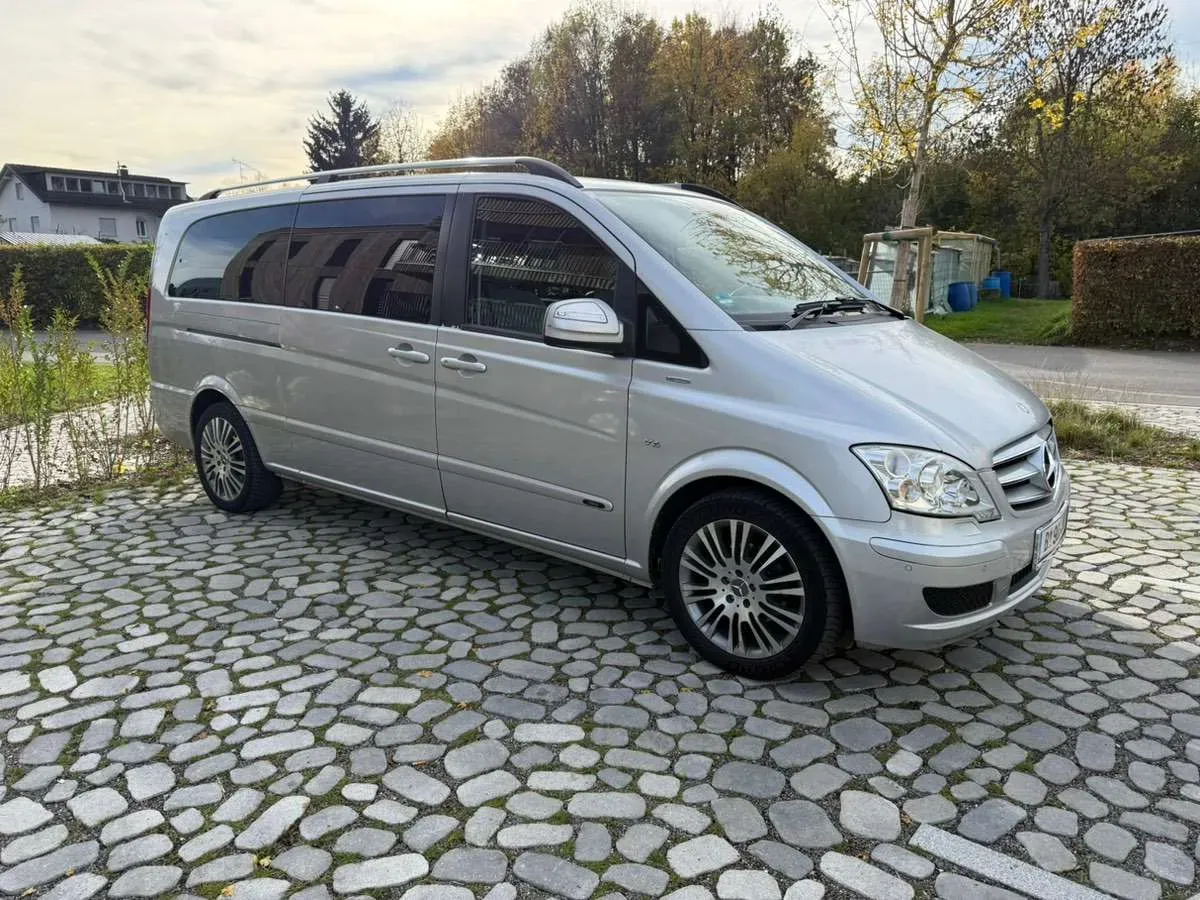 Mercedes-Benz Vklasse 2011 photo 2