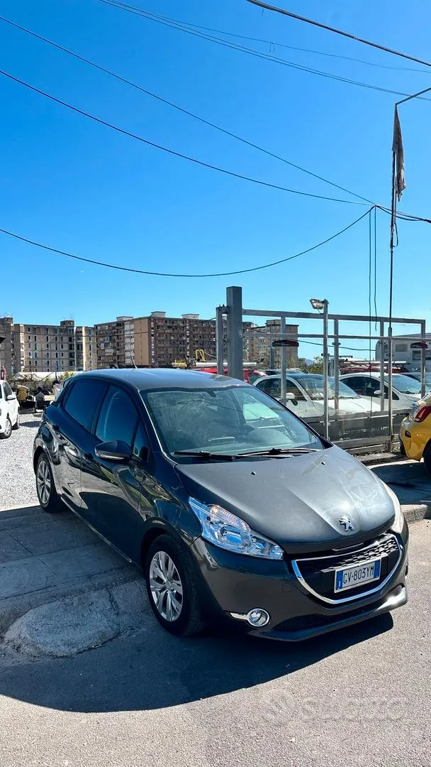 Peugeot 208 2013 photo 2