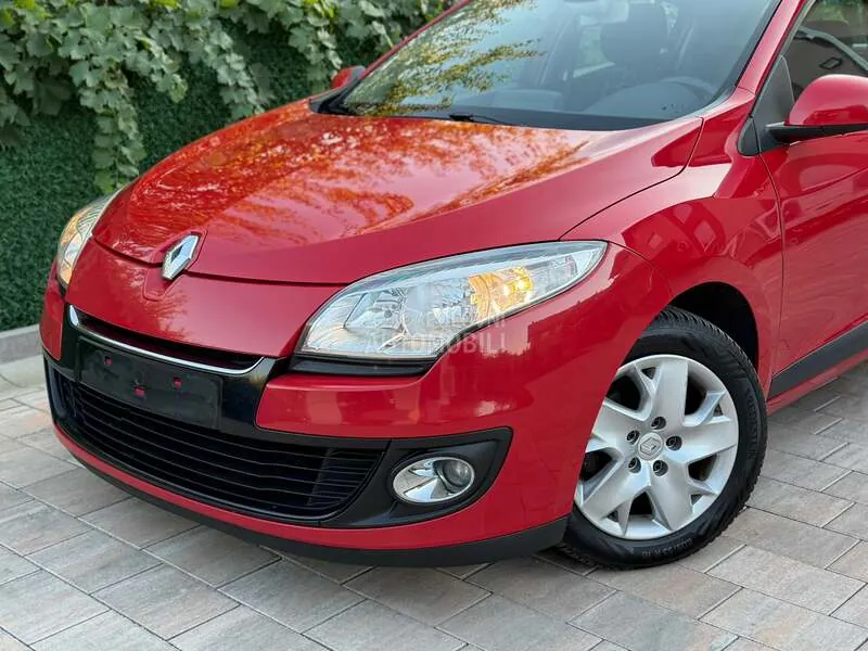 Renault Megane 2012 photo 2