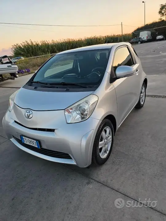 Toyota Iq 2013 photo 2