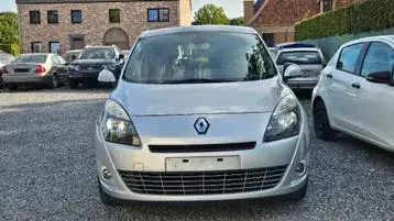 Renault Grand Scenic 2011 photo 2