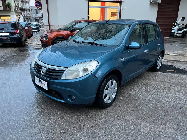 Dacia Sandero 2008 photo 2