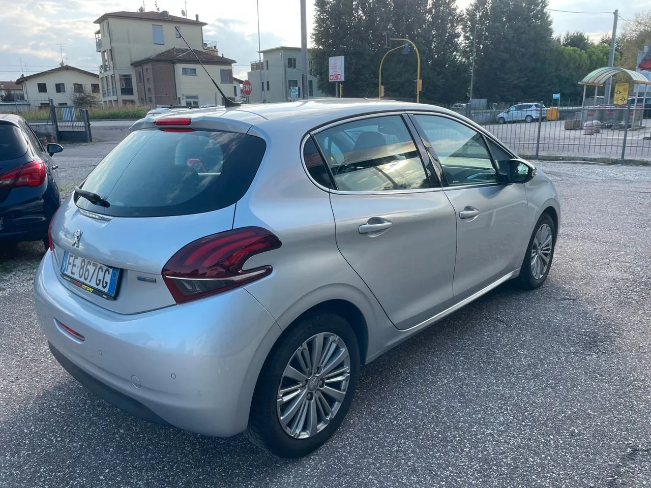 Peugeot 208 2016 photo 5