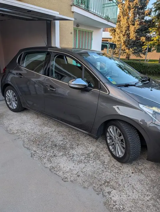 Peugeot 208 2019 photo 3