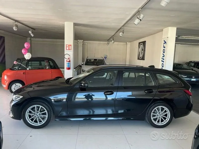 BMW 3 Series 2019 photo 2