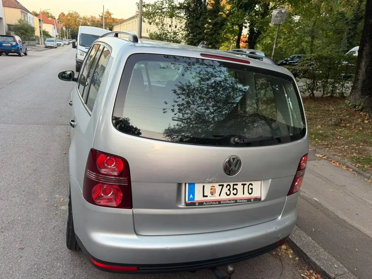 Volkswagen Touran 2010 photo 3