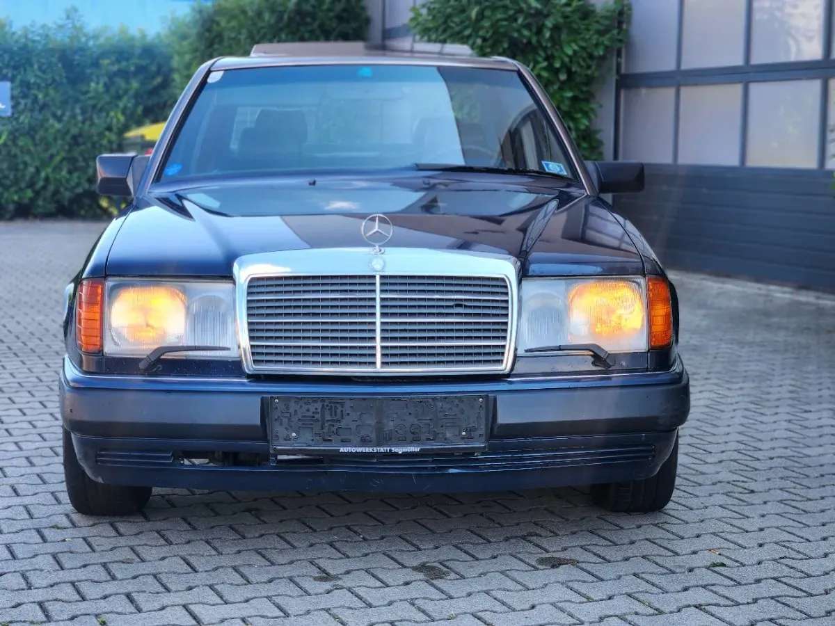 Mercedes-Benz E-Class 1991 photo 3