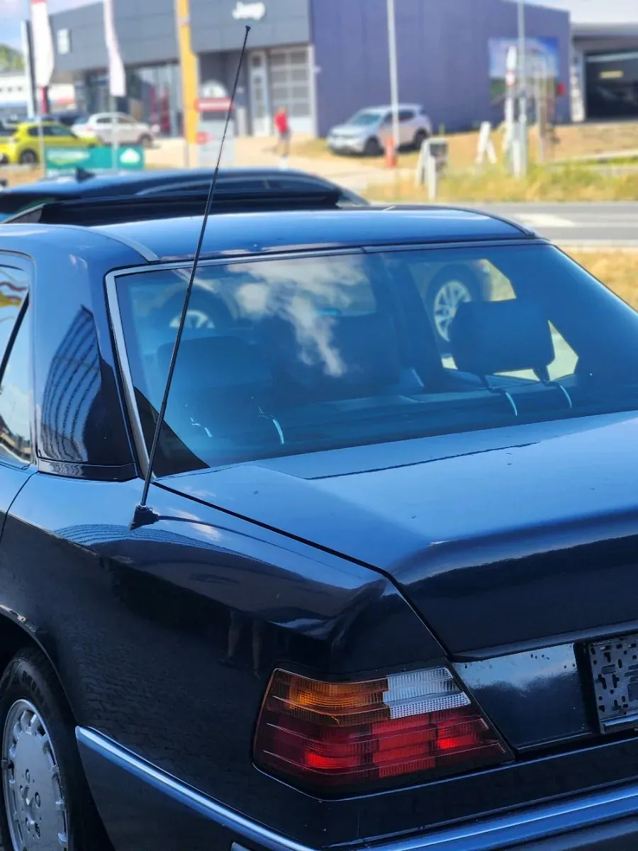 Mercedes-Benz E-Class 1991 photo 2