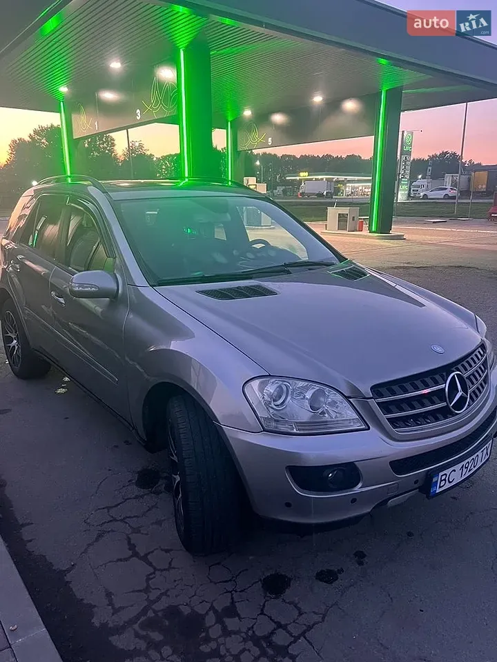 Mercedes-Benz M-Class 2006 photo 2