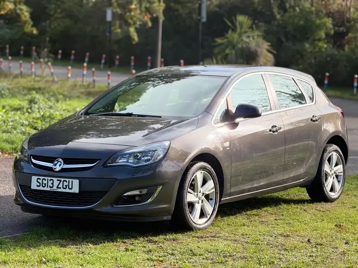 Vauxhall Astra 2013 photo 5