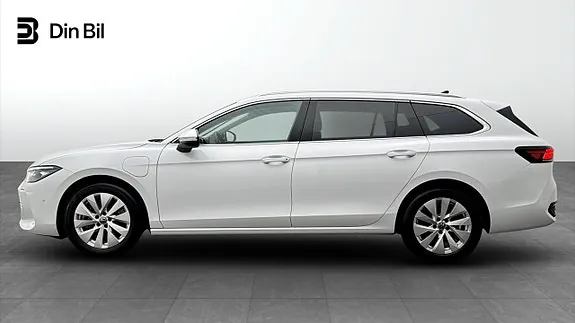 Volkswagen Passat 2025 photo 2