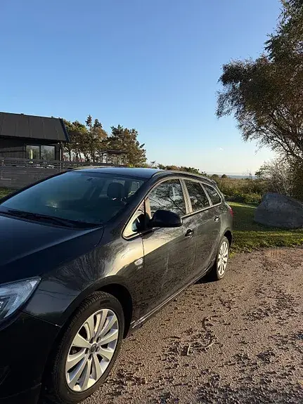 Opel Astra 2014 photo 4
