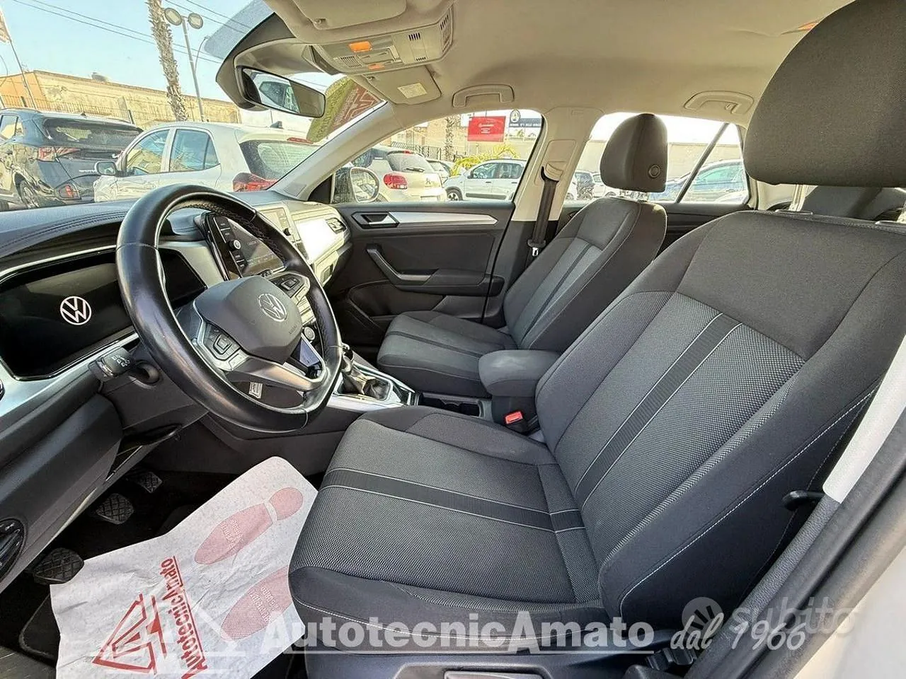Volkswagen T-Roc 2023 photo 5