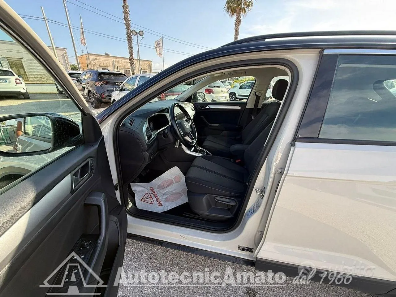 Volkswagen T-Roc 2023 photo 4
