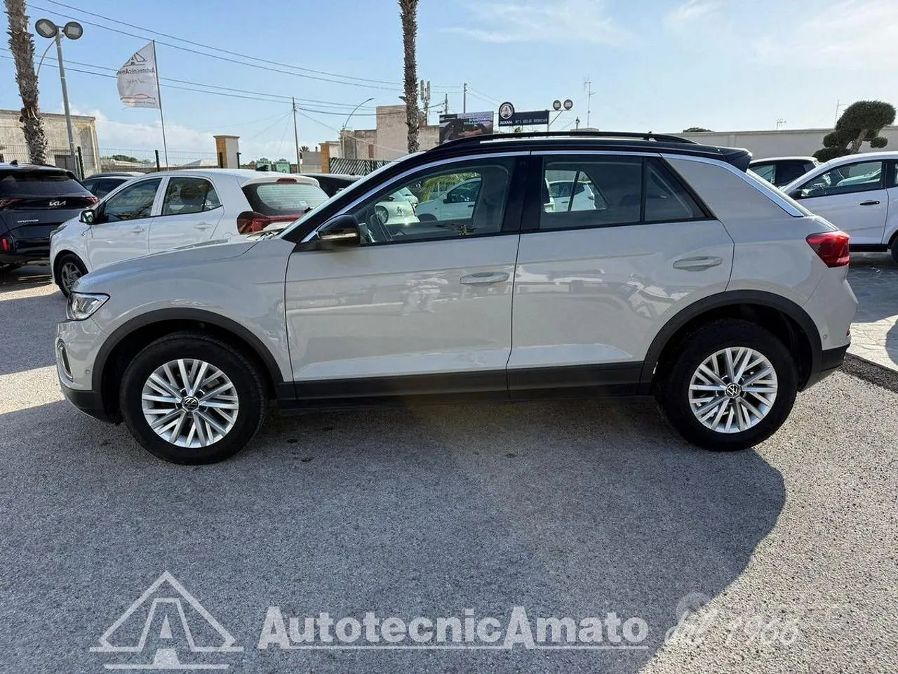 Volkswagen T-Roc 2023 photo 3