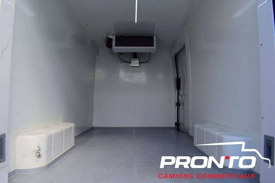 Ford Transit Cargo 2023 photo 4