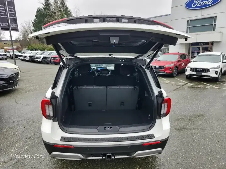 Ford Explorer 2026 photo 5