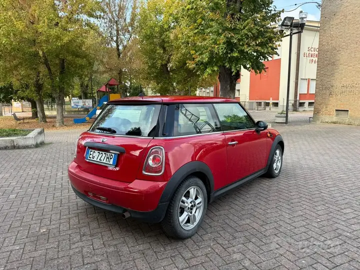 Mini One 2010 photo 4