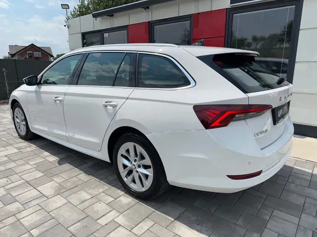 Skoda Octavia Combi 2023 photo 3